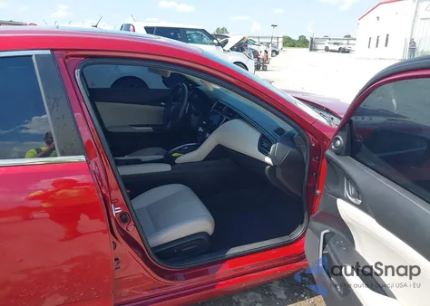 2022 Honda Insight Touring z USA, uszkodzony, nr VIN 19XZE4F92NE016849